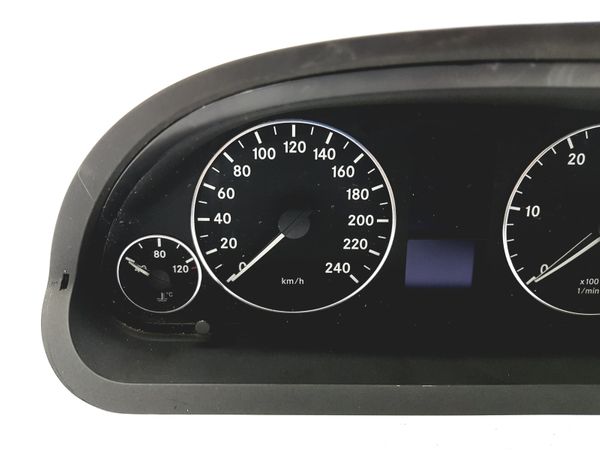 Speedometer/Instrument Cluster Mercedes A W169 1031098100 1031098101 30040