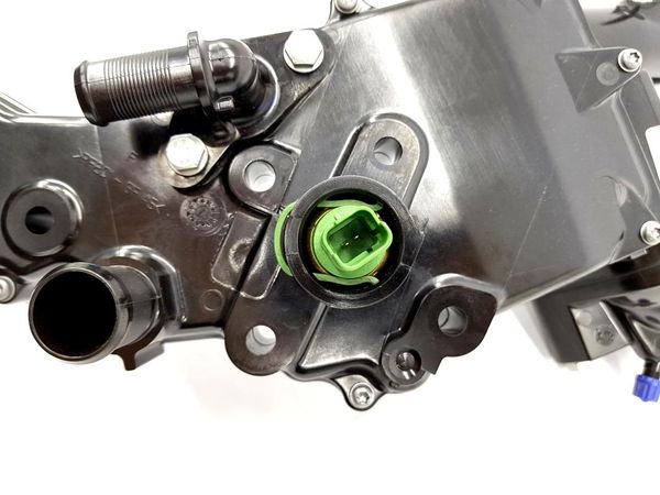 Thermostat Housing  New Original 1336V1 9643212380 2,2 hdi Citroen/Peugeot C5/607