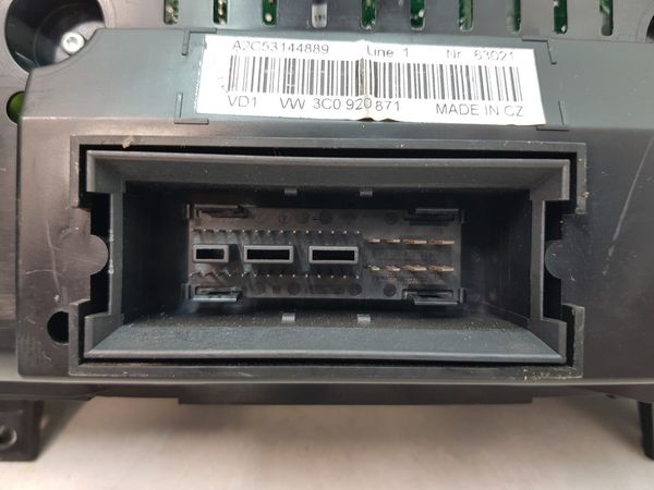 Speedometer/Instrument Cluster  VW Passat B6 3C0920871 A2C53144889