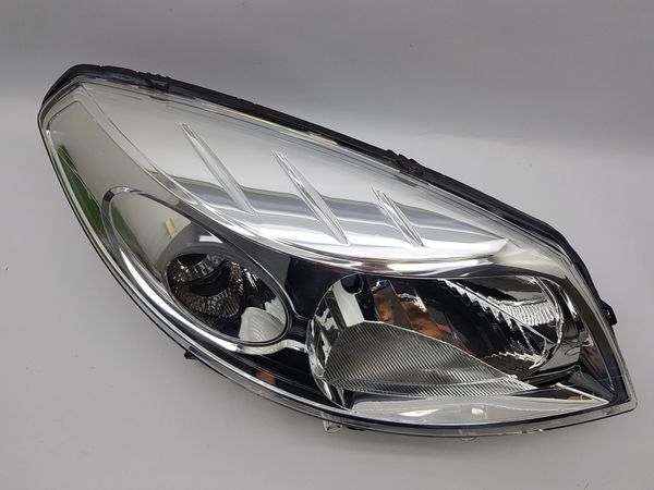 Headlamp Right Dacia Sandero 8200733877 Elba