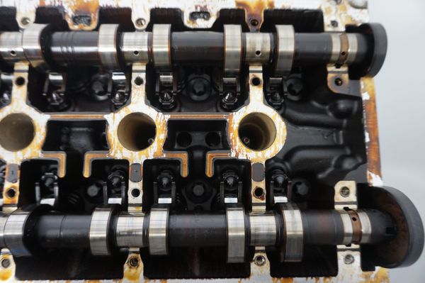 Cylinder Head 7711135172 F4R770 2.0 16V Renault Megane 2 Scenic 2 145000km
