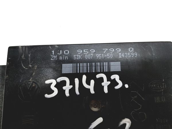 Controller  1J0959799Q 5DK007 951-50 VW Seat Skoda Hella