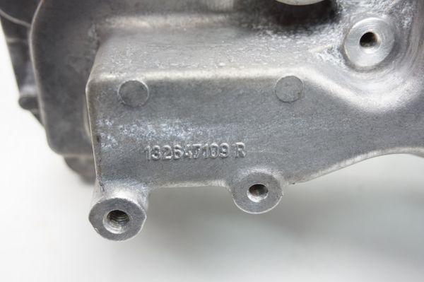 Valve Cover  132647109R 132648636R 0,9 TCE Renault Dacia  