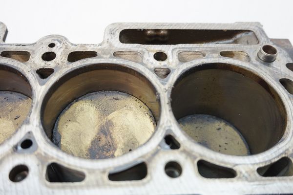 Cylinder Block  D4FH786 1,2 16v Turbo Renault  Clio 3 7701477829