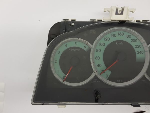 Speedometer/Instrument Cluster  Toyota Corolla Verso 83800-0F092-A