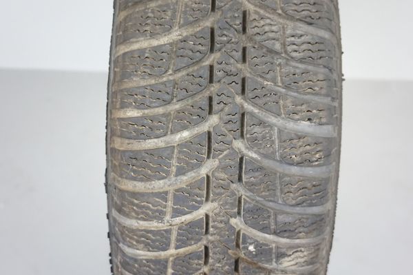 Winter Tyre R15 185/65 88H Kumho IZEN KW23 DOT 0812