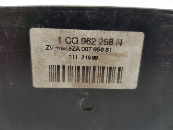 Controller  VW 1CO962258N 5ZA00795651 Hella