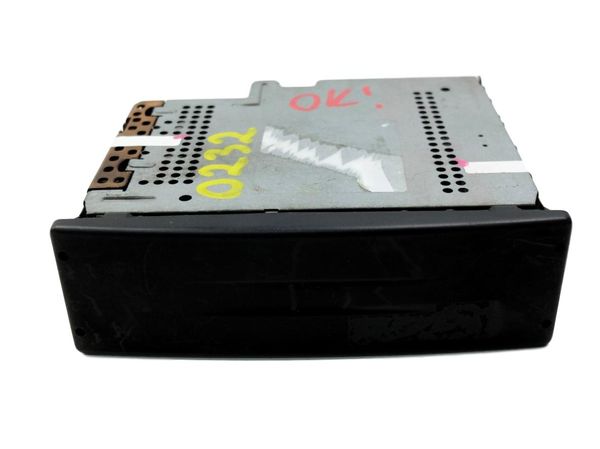 Cd Radio Player  Tuner Renault 8200205833 RENRAT120-52
